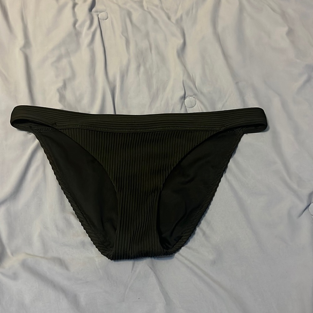 Super cute black ribbed bikini bottoms